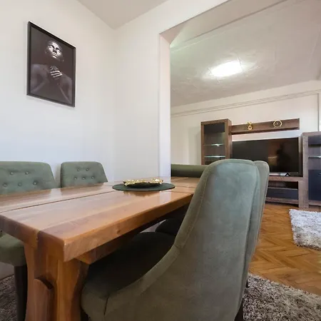 Anja Lux01 Apartament Pirot