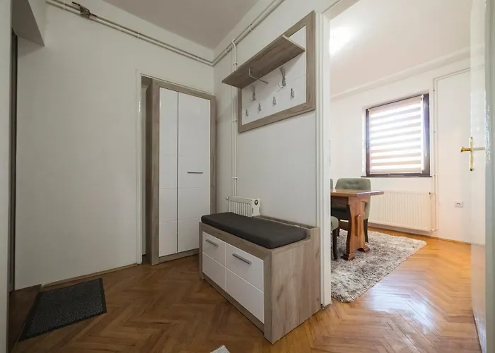 Anja Lux01 アパート ピロト