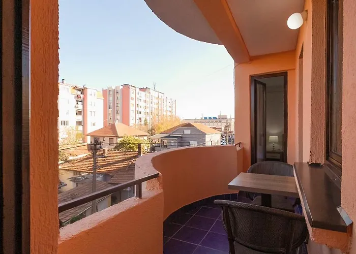 Anja Lux01 アパート