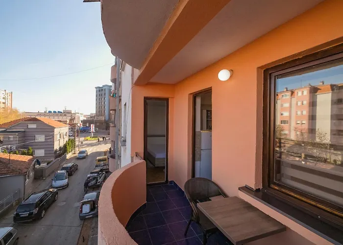 Anja Lux01 アパート ピロト