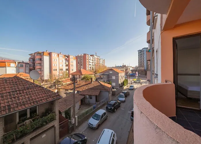 Anja Lux01 アパート