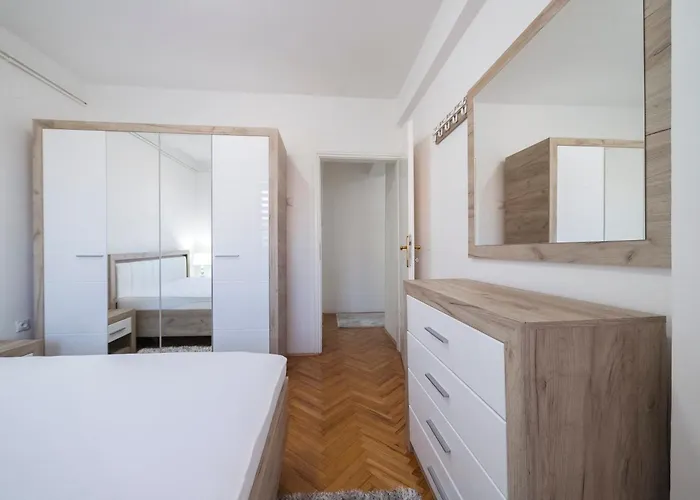 アパート Anja Lux01 ピロト