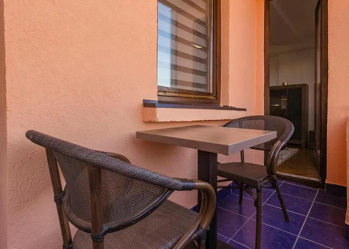 Anja Lux01 アパート