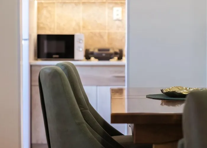 Anja Lux01 アパート ピロト