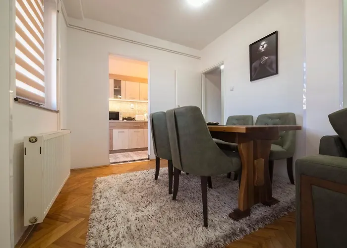 アパート Anja Lux01 ピロト